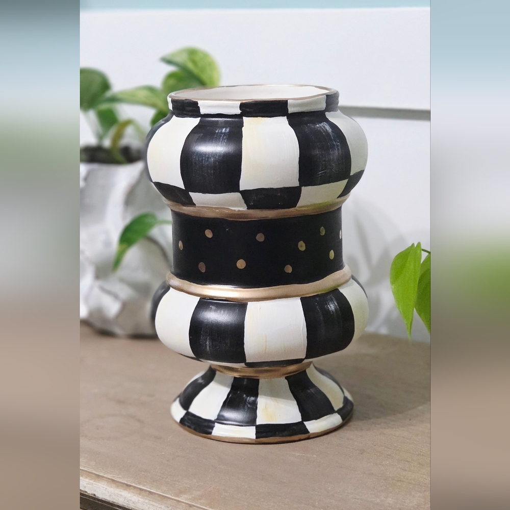 Gorgeous! MC- like , checked vase!